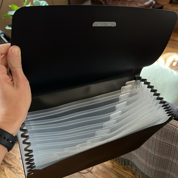 Staples 13 Pocket File. New. Never used. - Picture 5 of 5